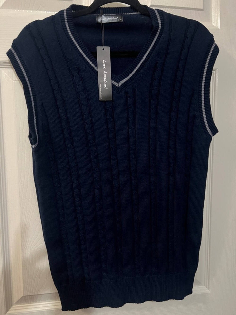 Larry Amadeus Navy Cable-Knit V-Neck Sweater Vest NWT retail $38